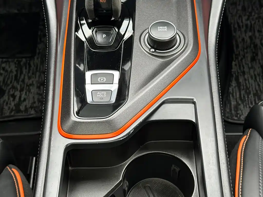 LYNK & CO. 02 HATCHBACK