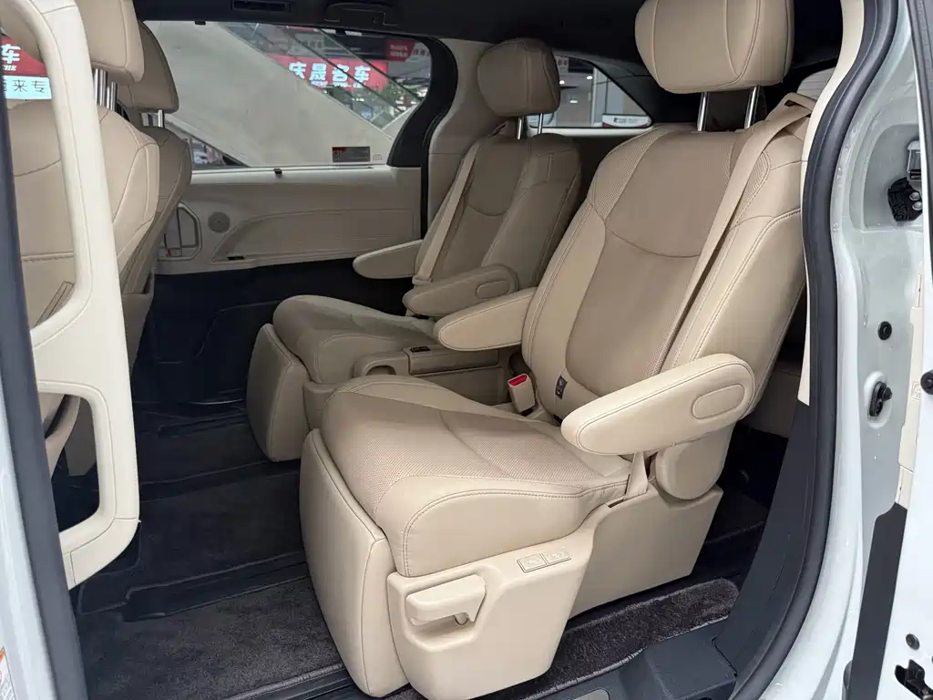 Toyota Sienna — миниатюра 22