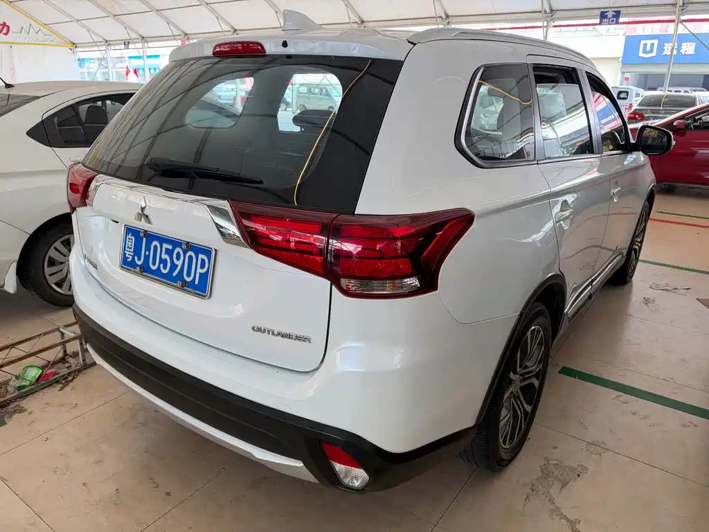 Mitsubishi Outlander — миниатюра 8