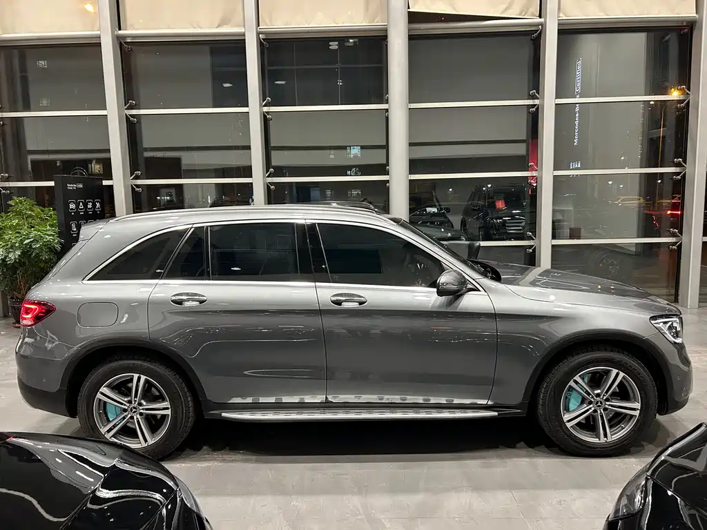MERCEDES-BENZ GLC
