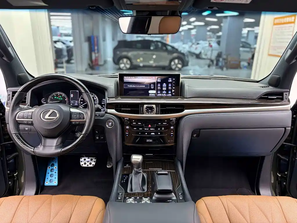 Lexus LX — миниатюра 14