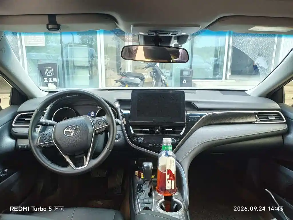 Toyota Camry — миниатюра 5