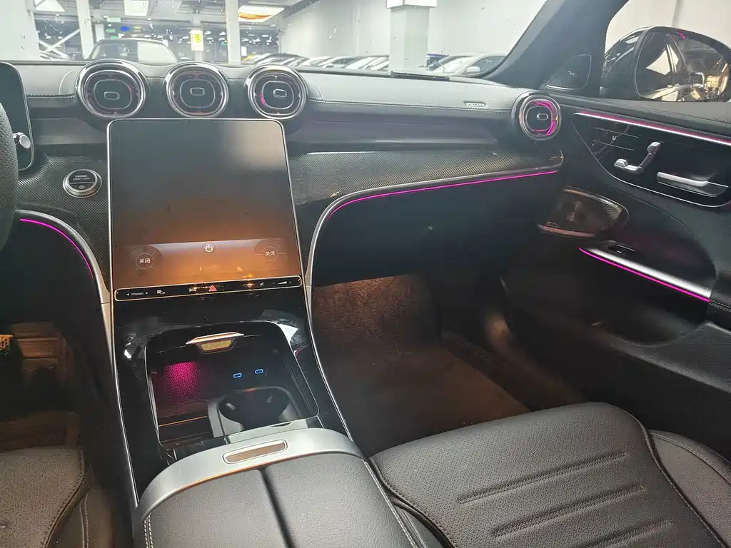 Mercedes-Benz C-Class — миниатюра 16