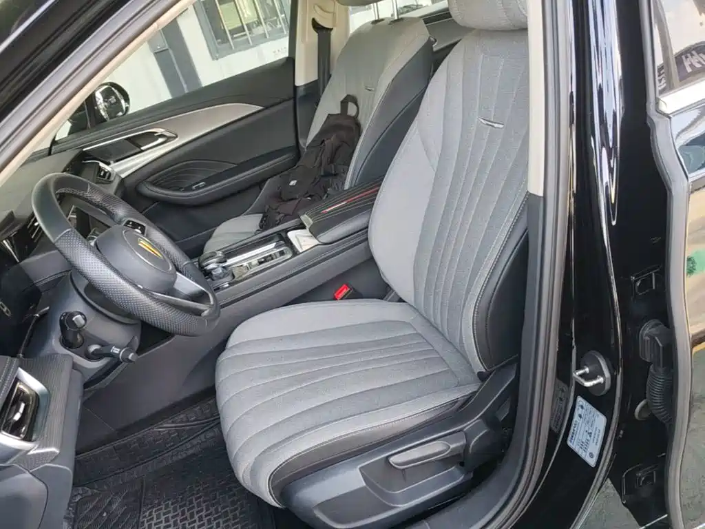 Hongqi Hongqi H5 — миниатюра 15