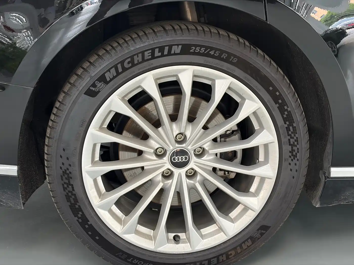 Audi A8 2022 Черный из Китая, фото 3
