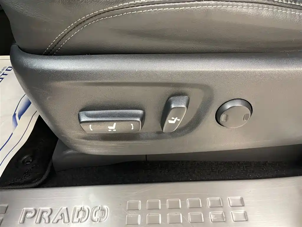 Toyota Land Cruiser Prado 2016 2.7L AT Standard