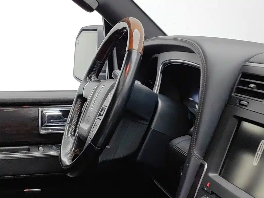 Lincoln Navigator — миниатюра 22