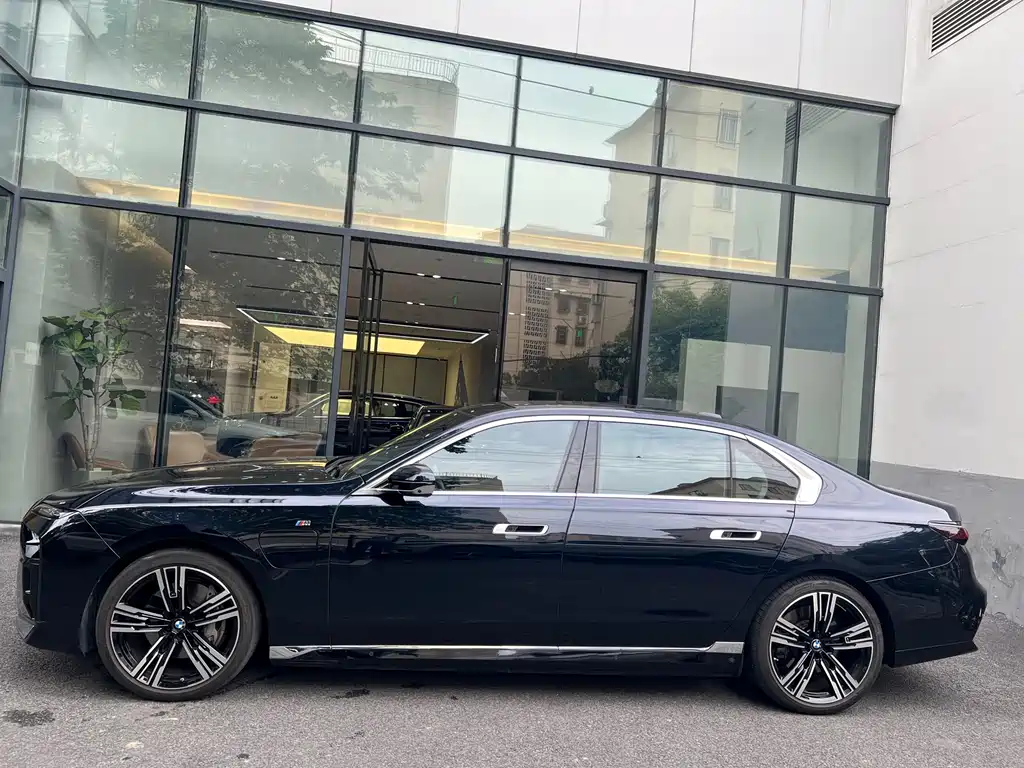 BMW i7 2023 eDrive50L Premium M Sport