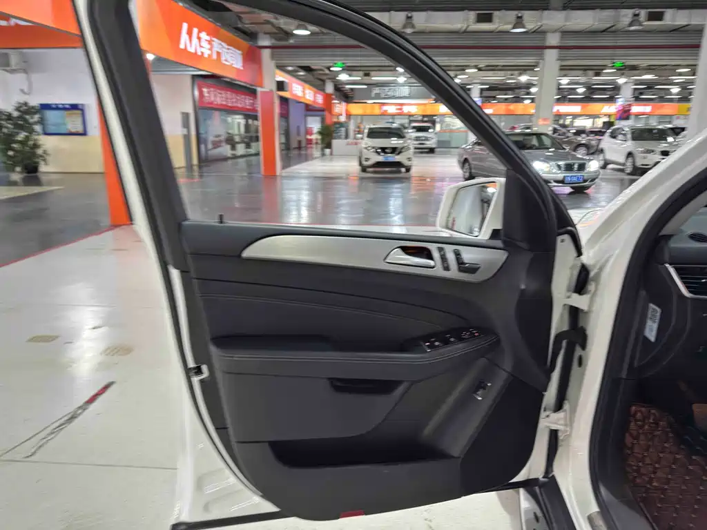 Mercedes-Benz M-Class — миниатюра 15