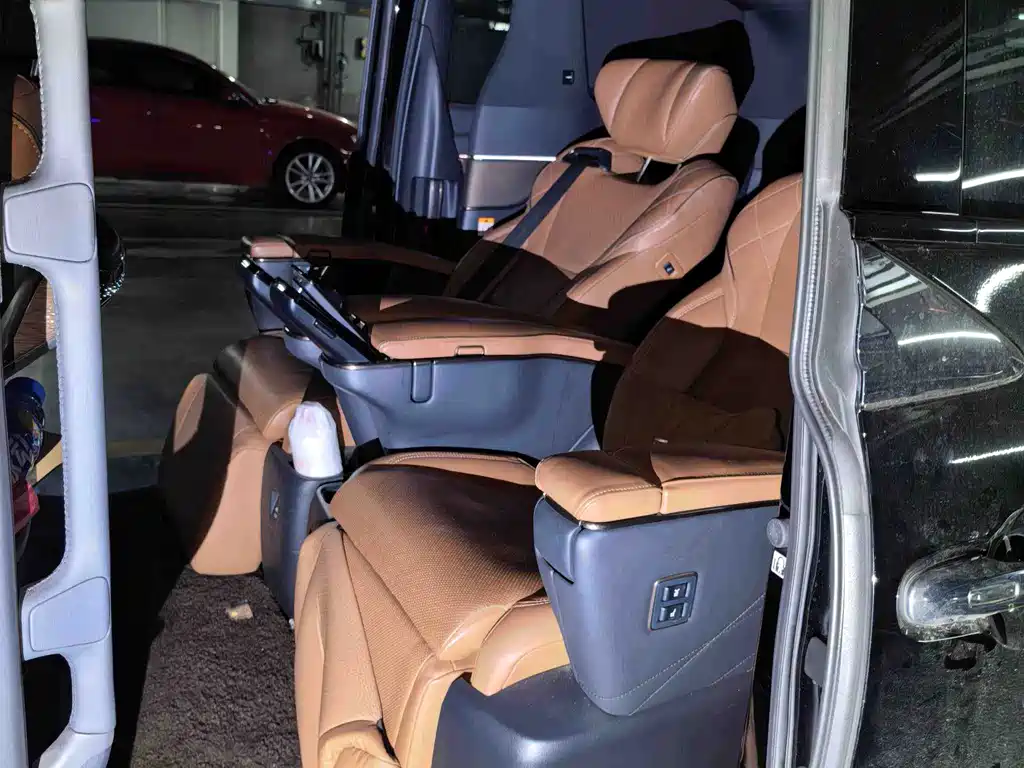 Toyota Vellfire — миниатюра 7