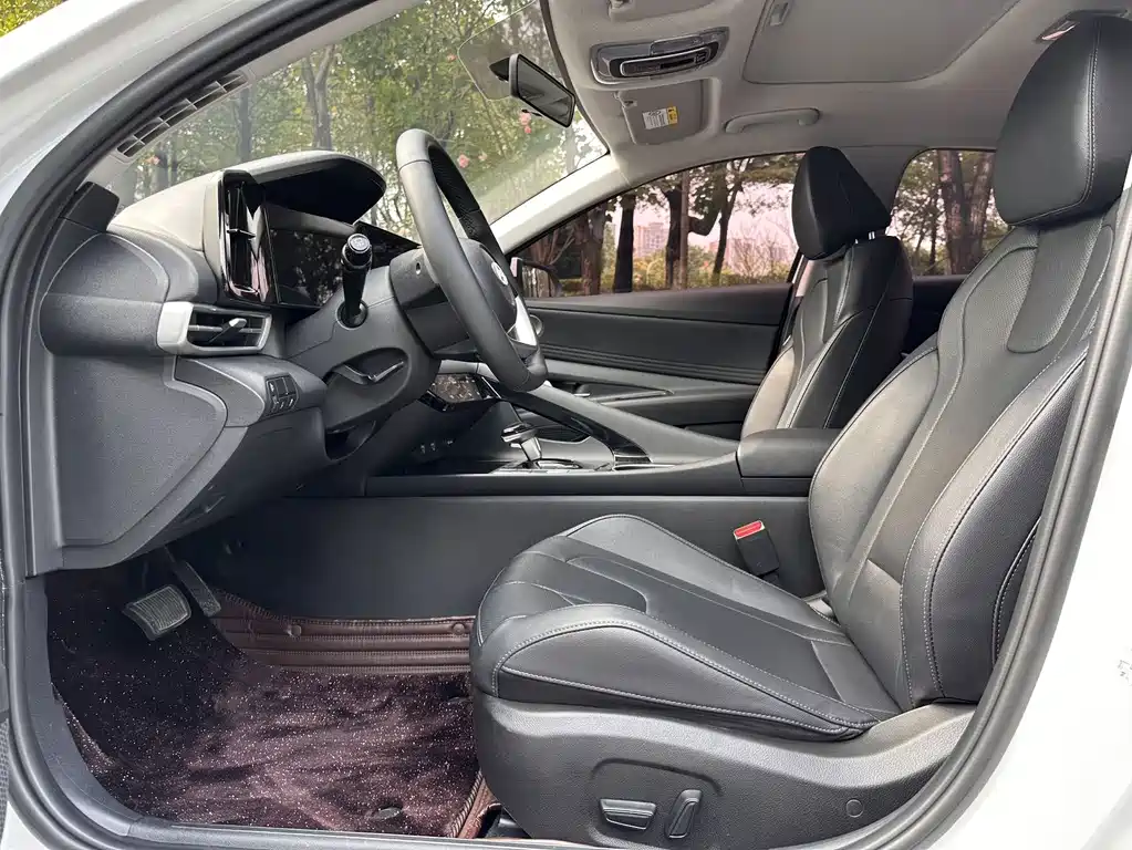 Hyundai Elantra — миниатюра 4