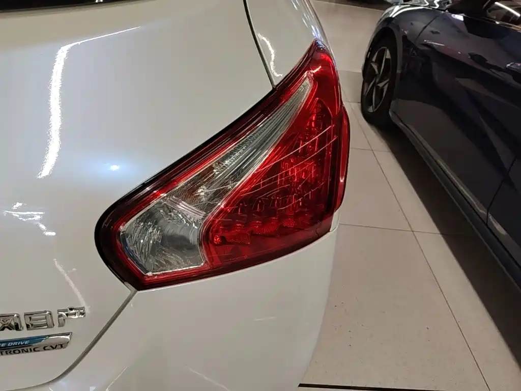Nissan Tiida — миниатюра 8