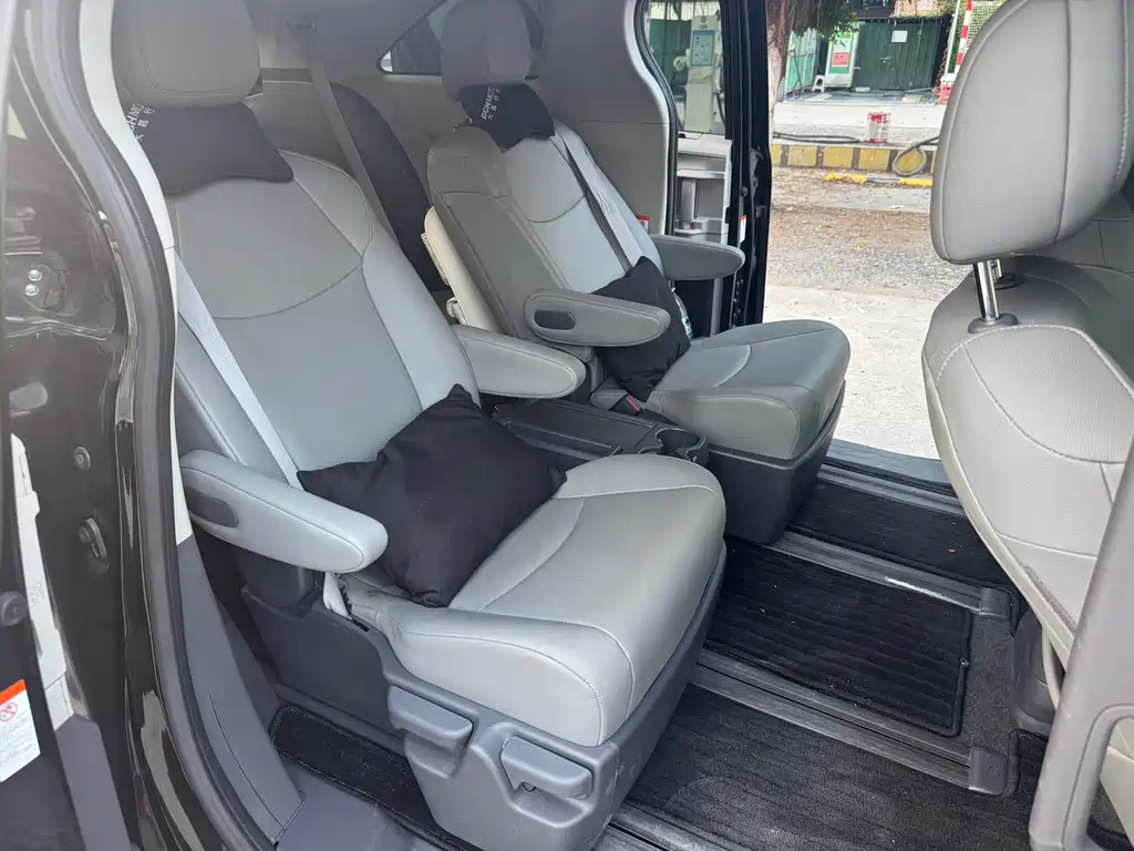 Toyota Granvia — миниатюра 6
