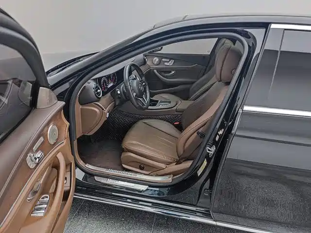 Mercedes-Benz E-Class — миниатюра 9