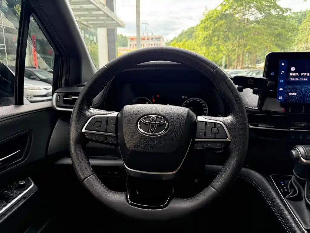 Toyota Sienna — миниатюра 16