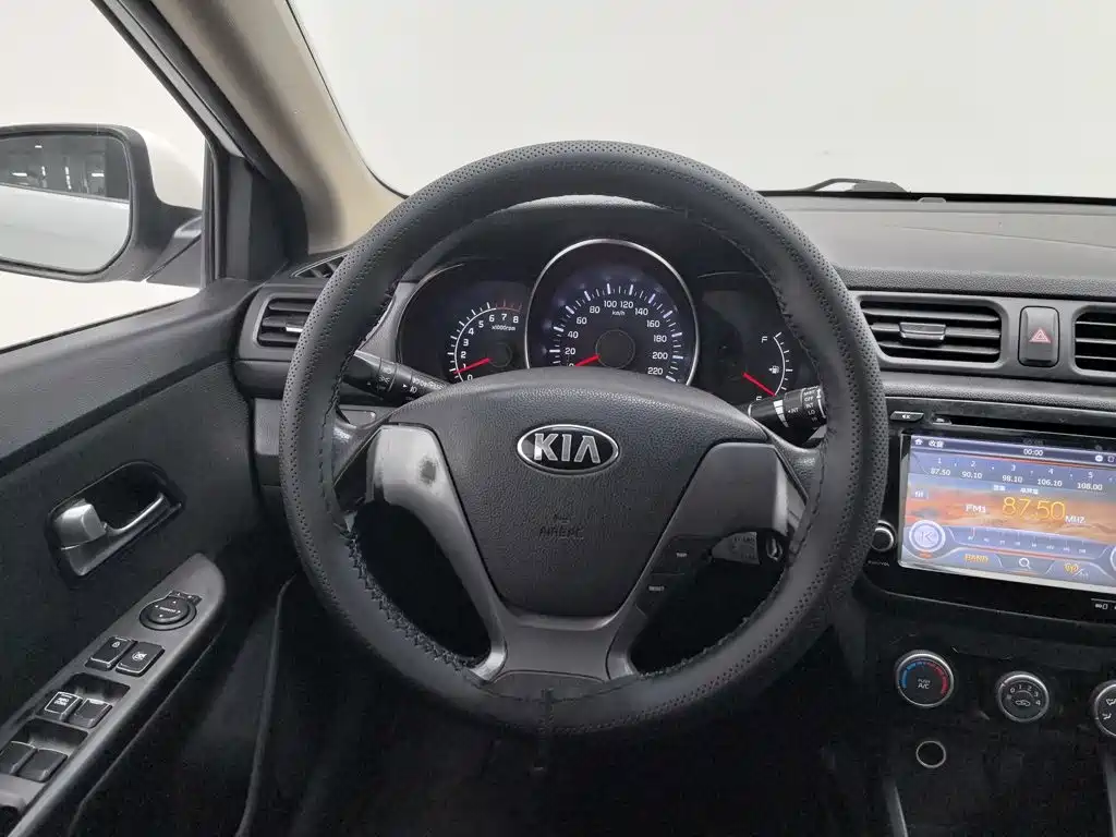 Kia K2 — миниатюра 11