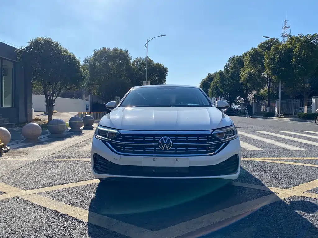 Volkswagen Sagitar 2022