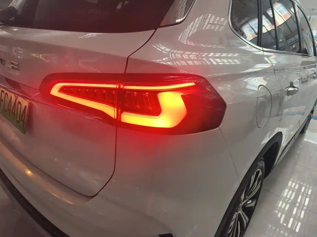 Roewe RX5 eMAX — миниатюра 10
