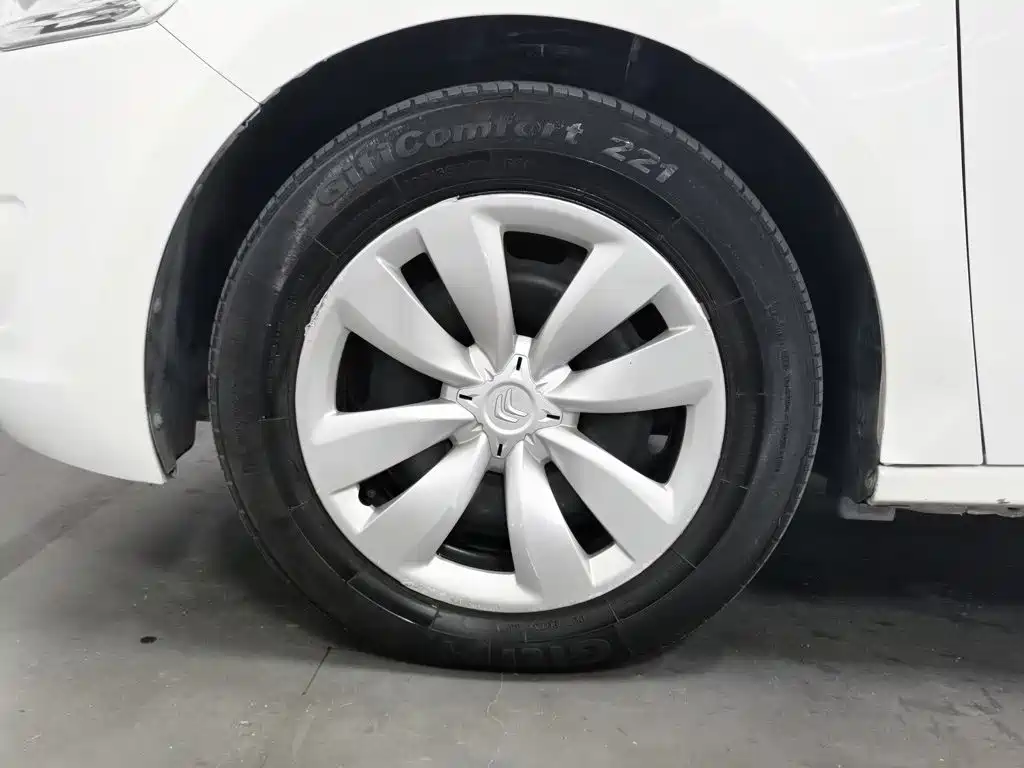 Citroen Elysee — миниатюра 17