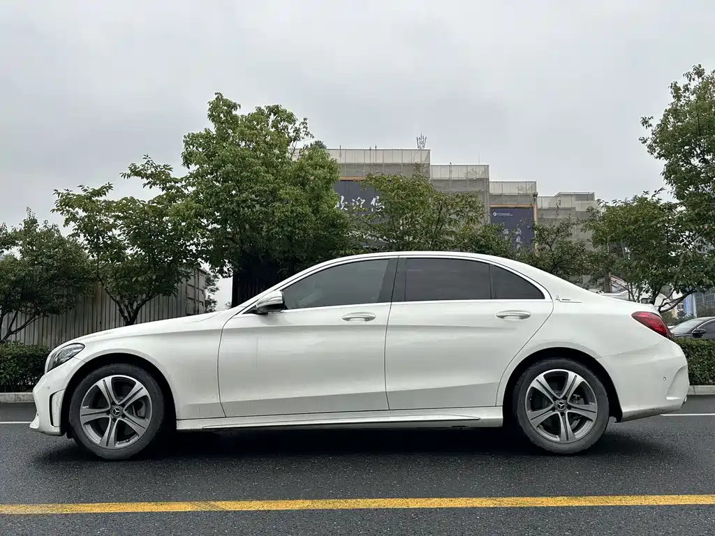 Mercedes-Benz C-Class — миниатюра 7
