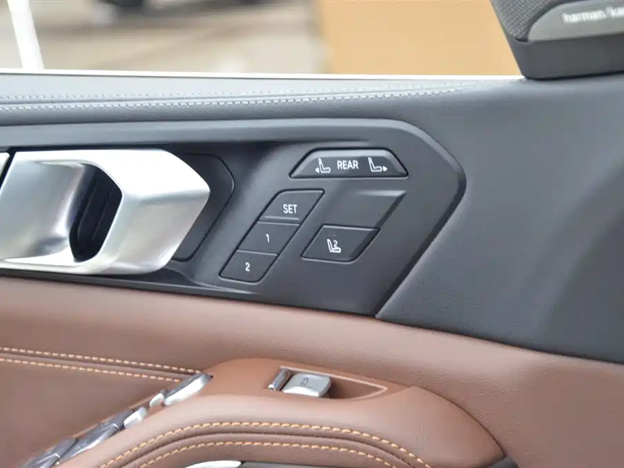 BMW X7 - фото 11