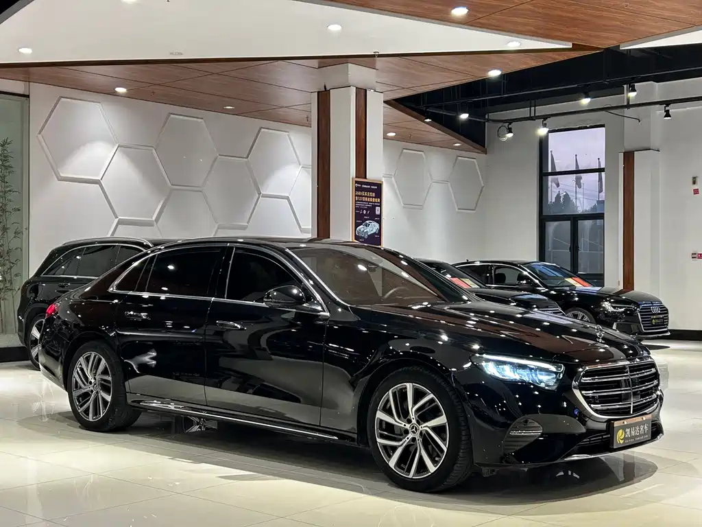 Mercedes-Benz E-Class — миниатюра 4