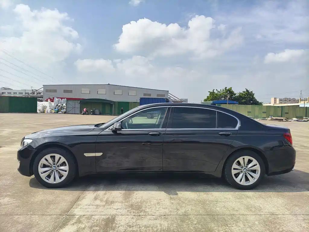 BMW 7 Series — миниатюра 7