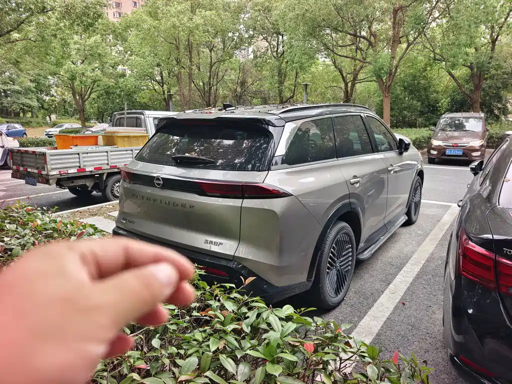 Nissan Teramont — миниатюра 12
