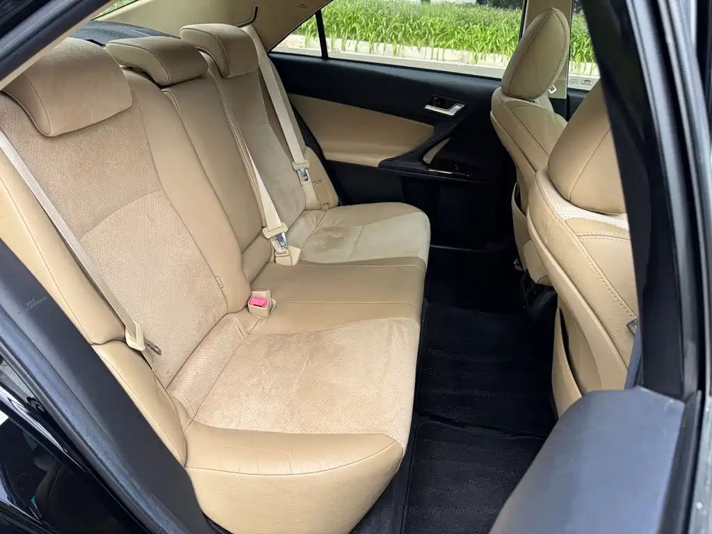Toyota Reiz — миниатюра 12