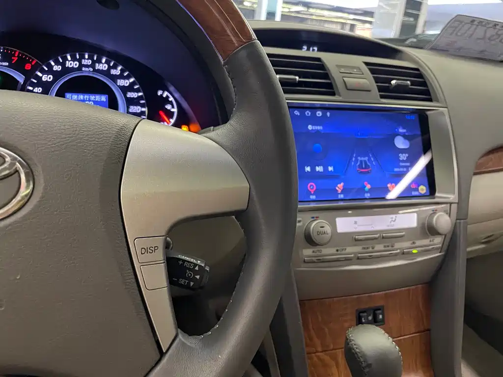 Toyota Camry — миниатюра 17