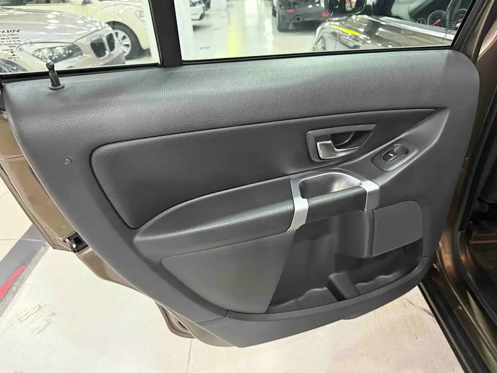 Volvo XC Classic — миниатюра 14