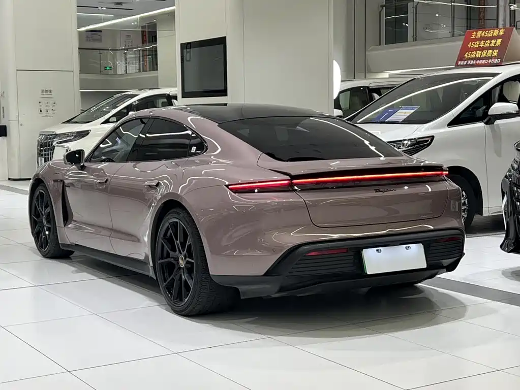 PORSCHE TAYCAN