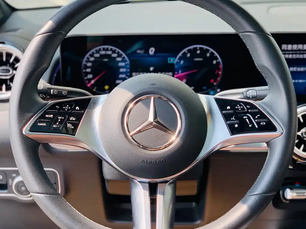Mercedes-Benz GLB — миниатюра 21