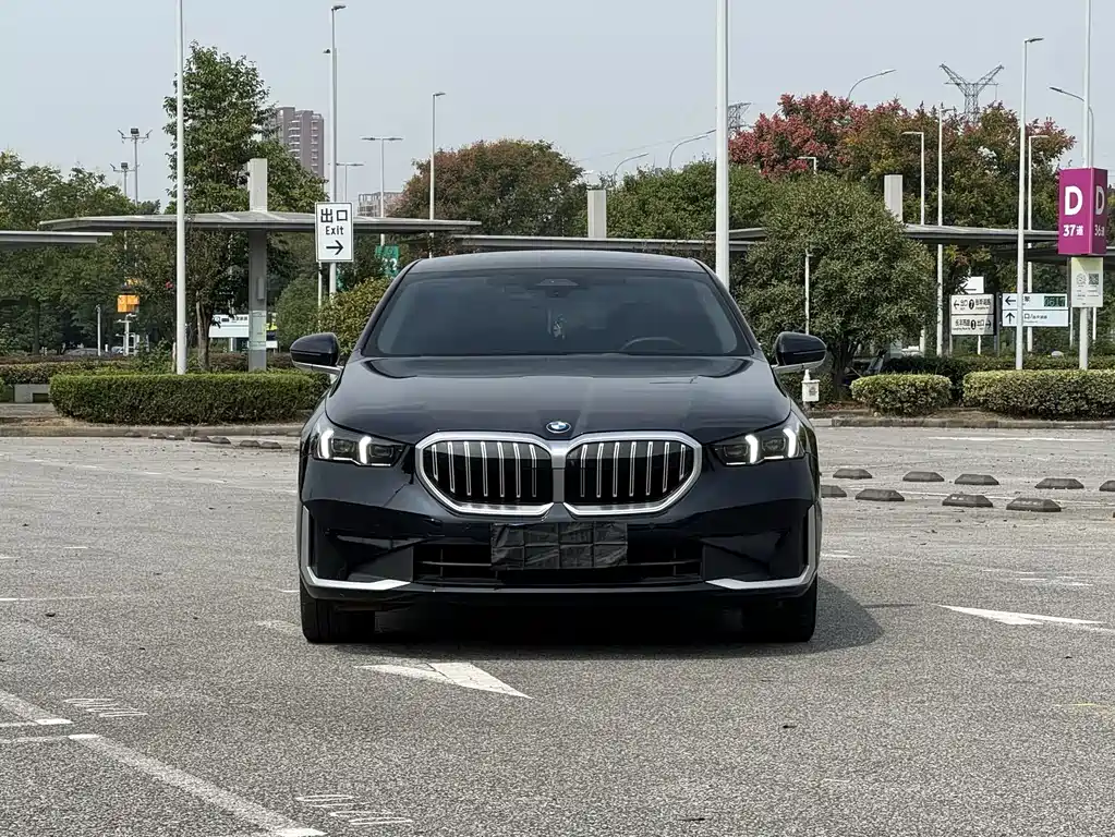 BMW 5 Series — миниатюра 2