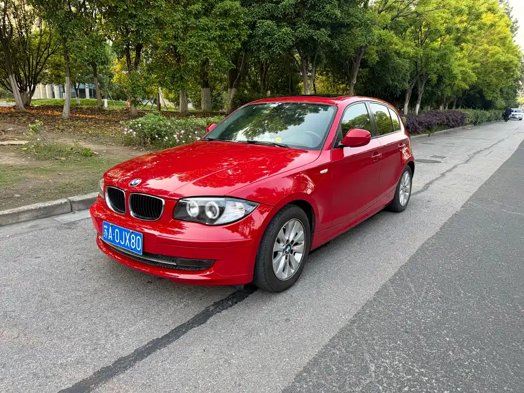 BMW 1 Series (Import) 2011