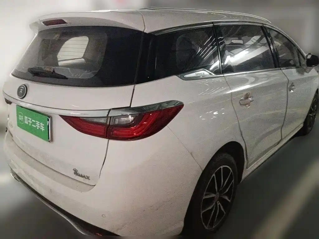 BYD MAX — миниатюра 4
