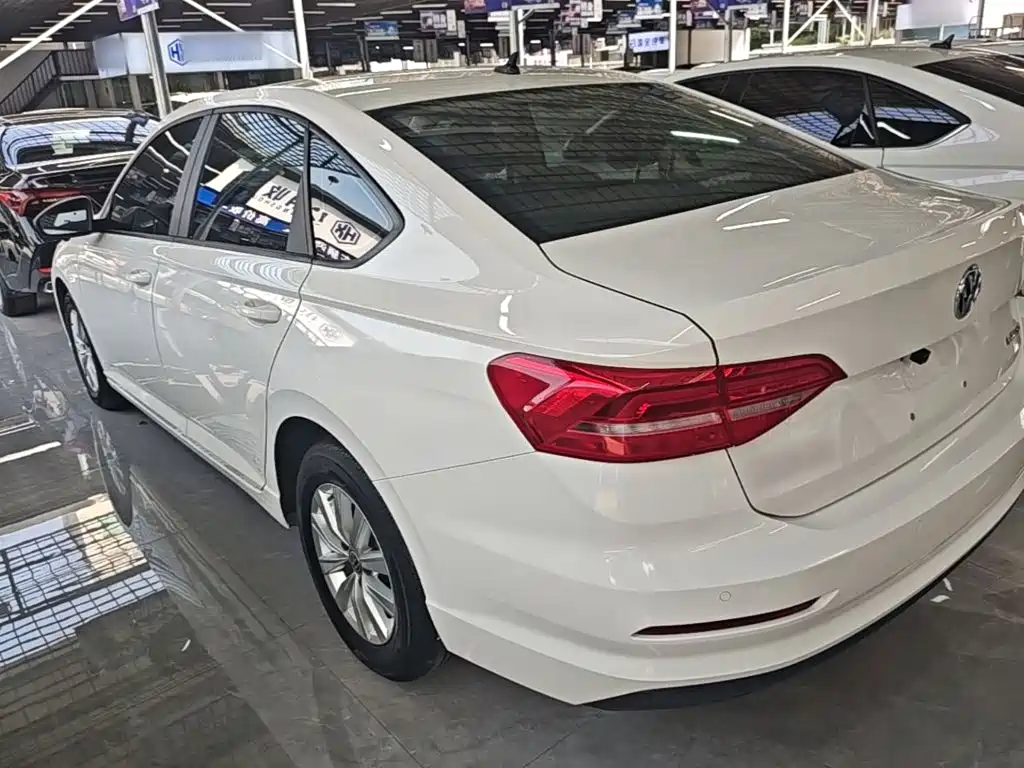Volkswagen Lavida — миниатюра 5
