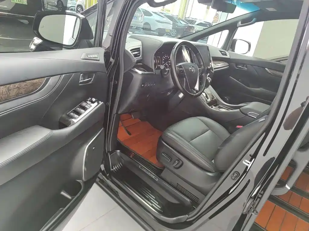 Toyota Vellfire — миниатюра 16