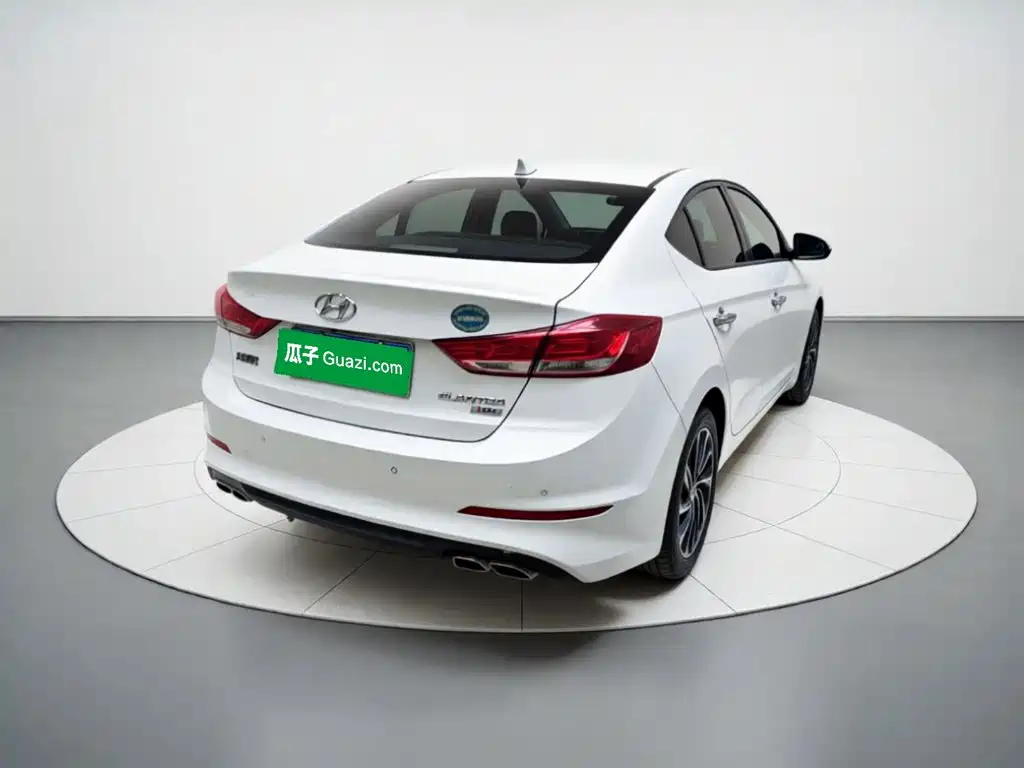Hyundai Elantra — миниатюра 6