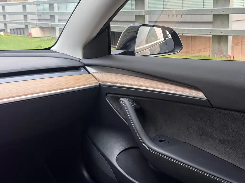 Tesla Model 3 — миниатюра 20