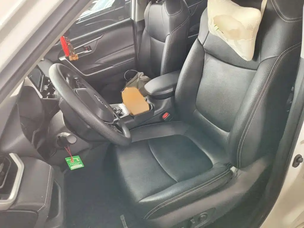 Toyota RAV4 — миниатюра 8