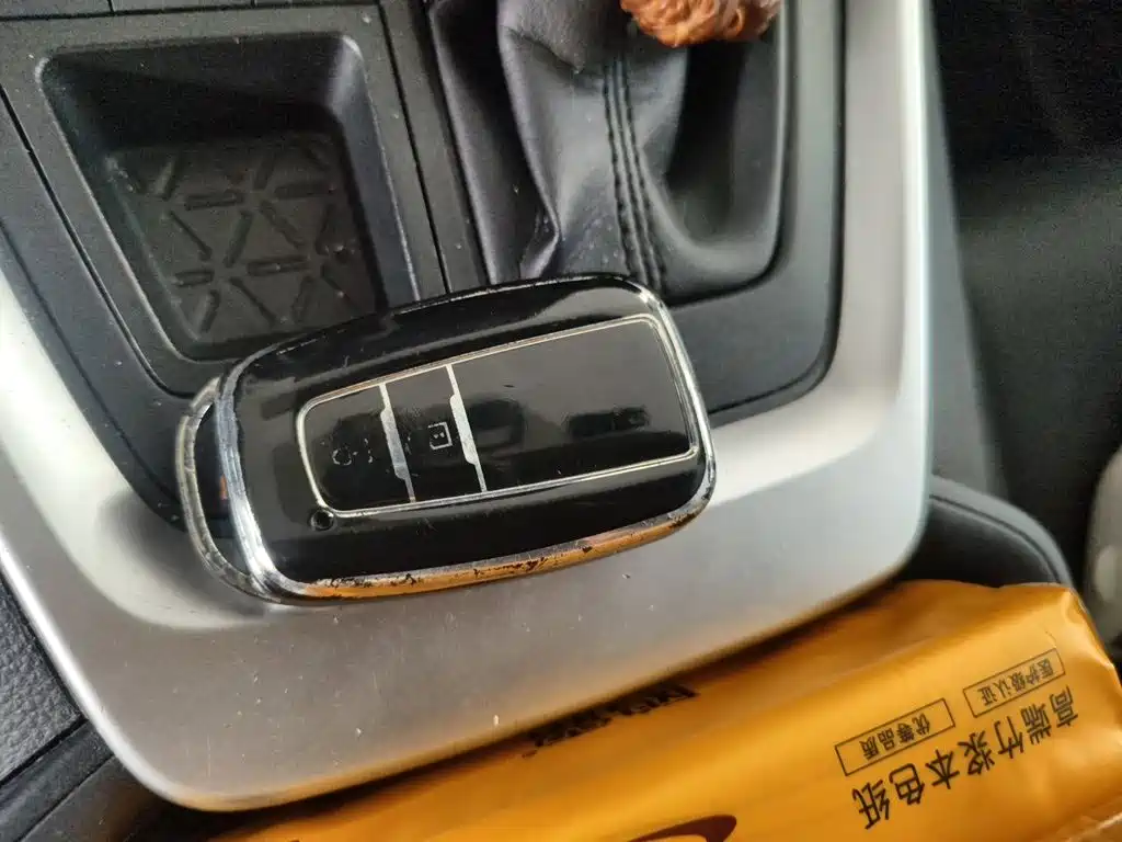 Toyota RAV4 — миниатюра 12
