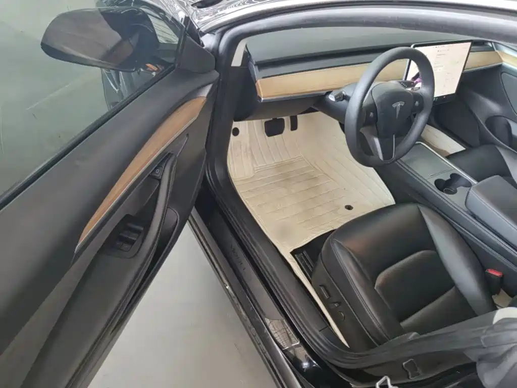 Tesla Model 3 — миниатюра 12