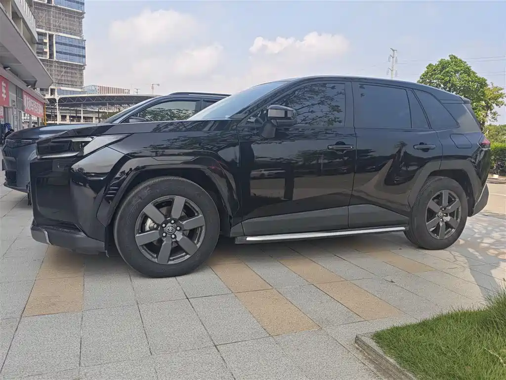 Toyota RAV4 — миниатюра 3