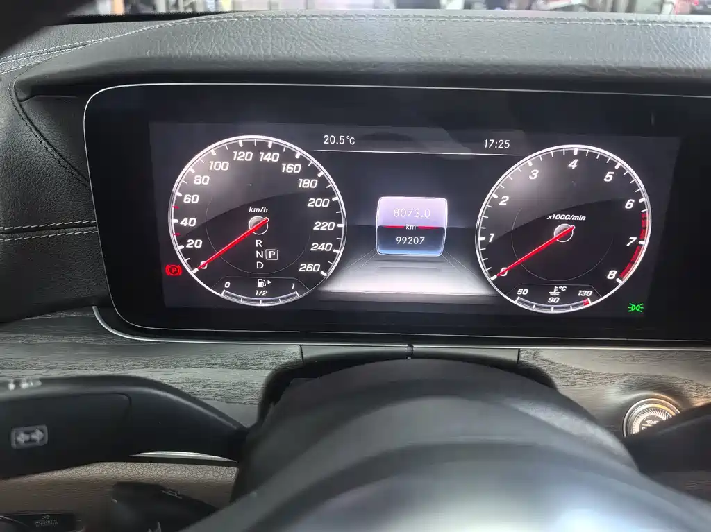Mercedes-Benz E-Class — миниатюра 8