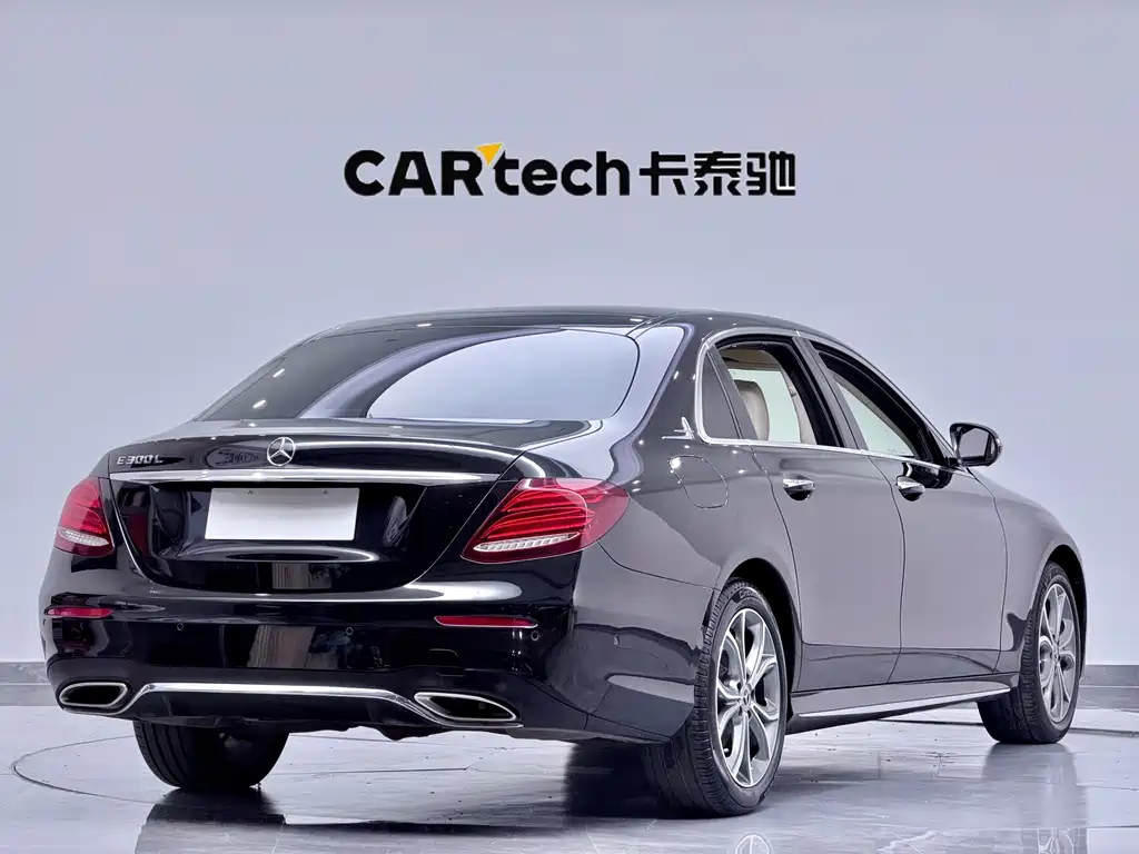 Mercedes-Benz E-Class — миниатюра 6
