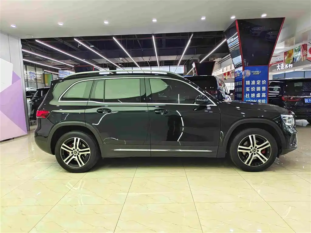 Mercedes-Benz GLB — миниатюра 17