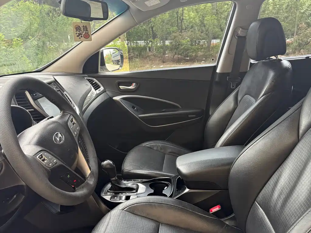 Hyundai Santa Fe 2013 2.0T AT