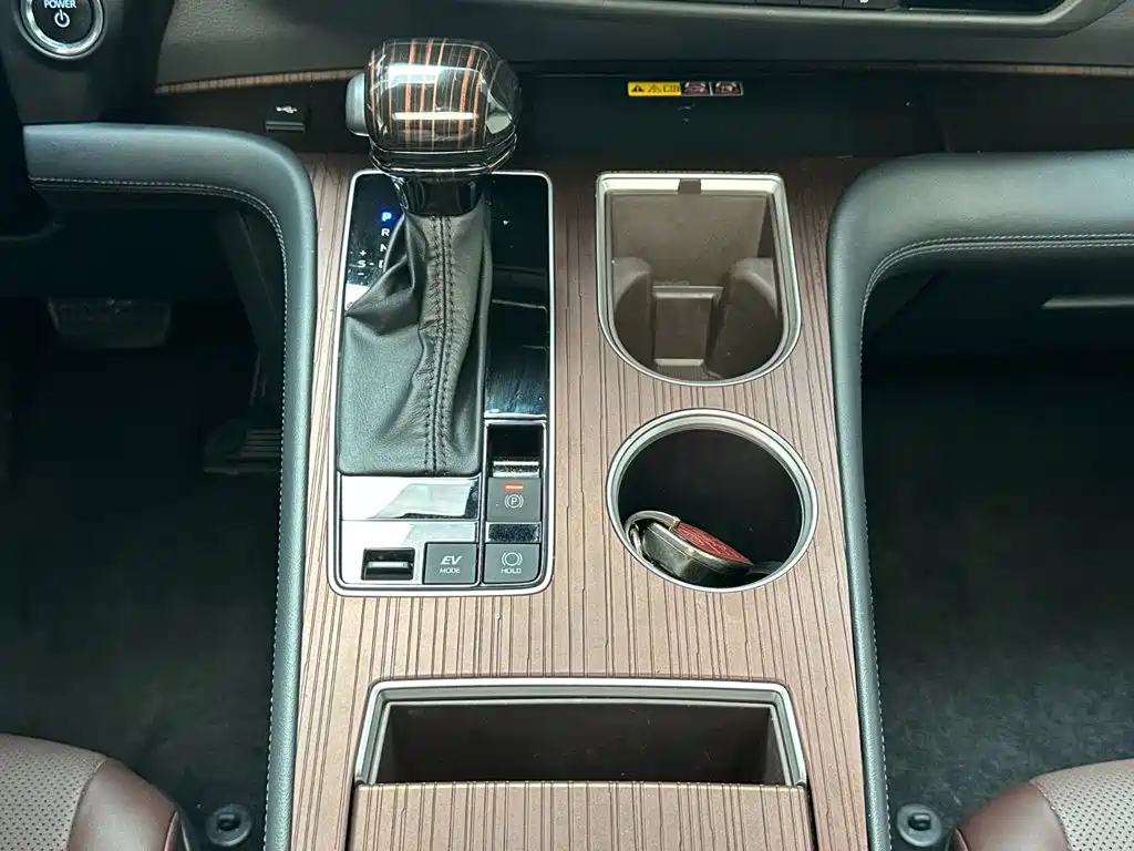 Toyota Granvia — миниатюра 15