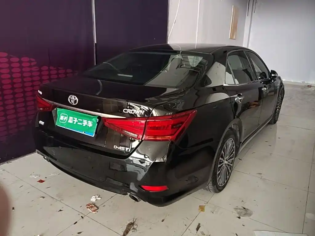Toyota Crown — миниатюра 7